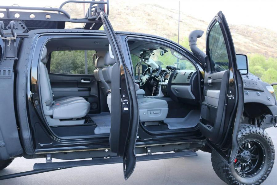 Интерьер Toyota Tundra CrewMax 4x4 Zombie Apocalypse 2013 года  (фото 321 из 461)